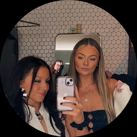 Profile Picture of Christie Baade (@christiebaade) on Poshmark