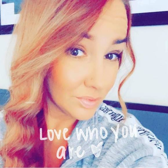 Amanda Allphin - Poshmark Profile Picture of Amanda Allphin (@amandaallphin) on Poshmark