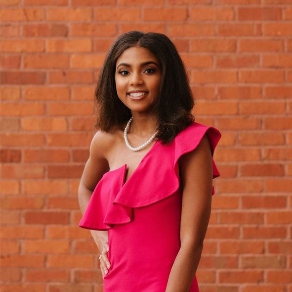 Profile Picture of Asha Boyd (@ashabbb) on Poshmark