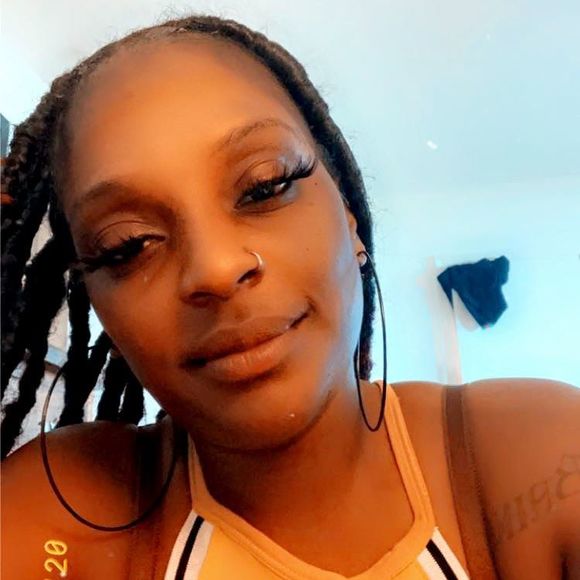 Profile Picture of Sheka Shek (@sheka_shek) on Poshmark