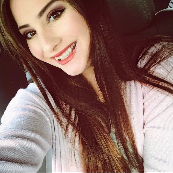 Profile Picture of Alyssa Vojtech (@alyssavojtech) on Poshmark