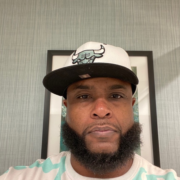 Profile Picture of Clarence Ellis (@clarenceellis) on Poshmark