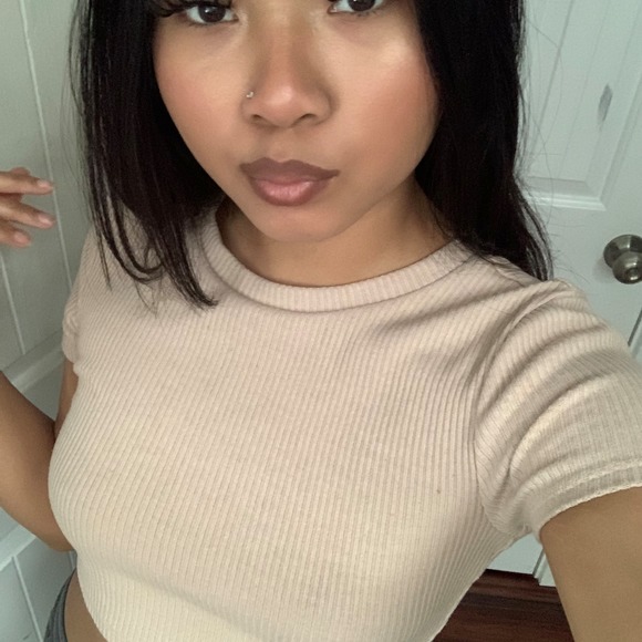 Profile Picture of Maliyah Moeun (@liyahmary) on Poshmark