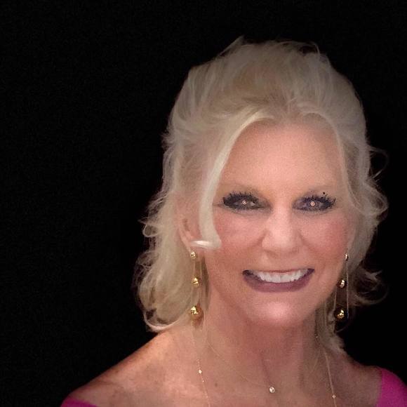 Profile Picture of Kristen Stubbs (@kristenostubbs) on Poshmark