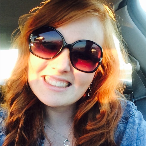 Profile Picture of Courtney Schamberger (@courtlee95) on Poshmark