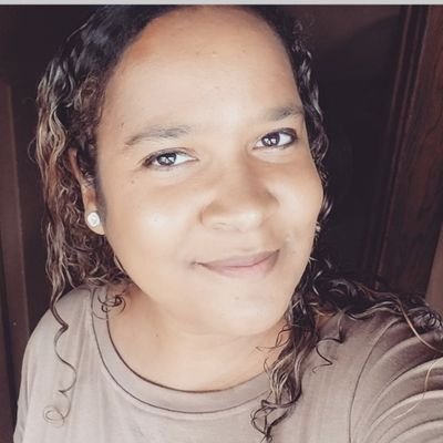 Profile Picture of Renee Davis (@heyheynaynae) on Twitter