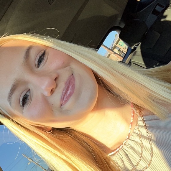 Profile Picture of Hailie Brickman (@hailie_brickman) on Poshmark