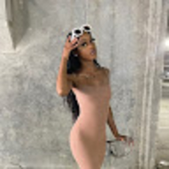 Profile Picture of Reshea.v Campbell (@sheapink) on Poshmark