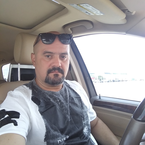 Alexander Mengana - Poshmark Profile Picture of Alexander Mengana (@menganahermis) on Poshmark