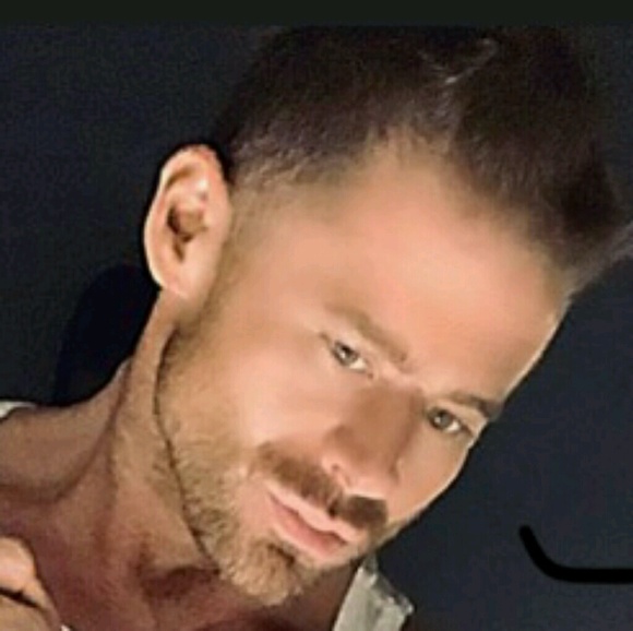 Profile Picture of Alexander Aikin (@xandercraig) on Poshmark