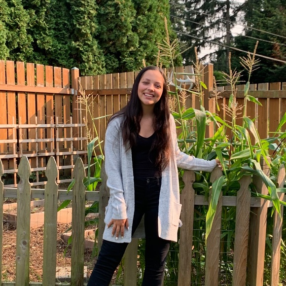 Profile Picture of Olivia Coppock (@oliviacoppock) on Poshmark