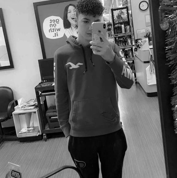 Profile Picture of Luke Mincks (@lukeduke10) on Poshmark