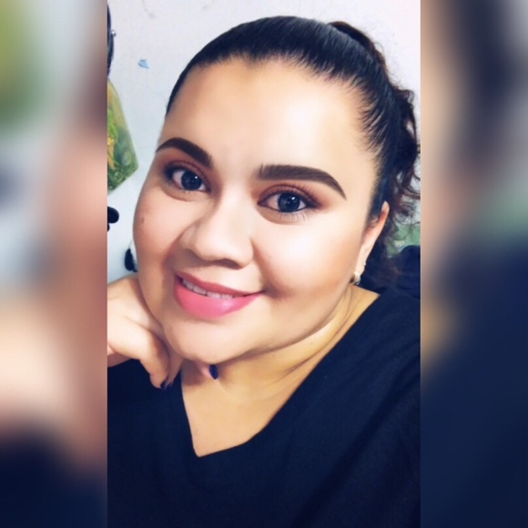 Profile Picture of Brenda Montes (@brendabell09) on Poshmark