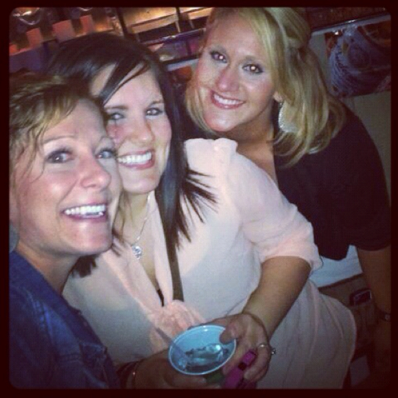 Profile Picture of Candice Hicks (@candice203) on Poshmark