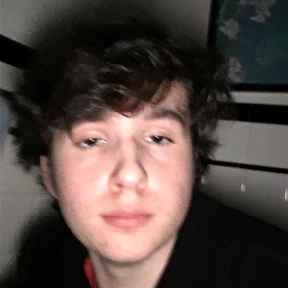 Profile Picture of Bobby Mccarty (@beeohbeebeewhy) on Poshmark