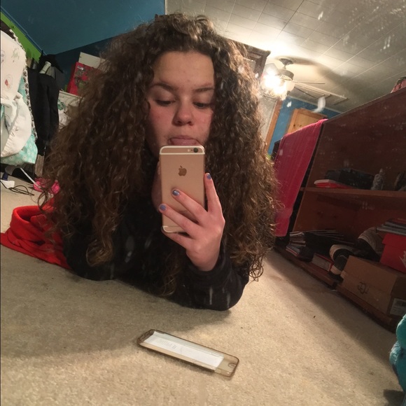 Profile Picture of Maddie Zingale (@maddiezingale) on Poshmark