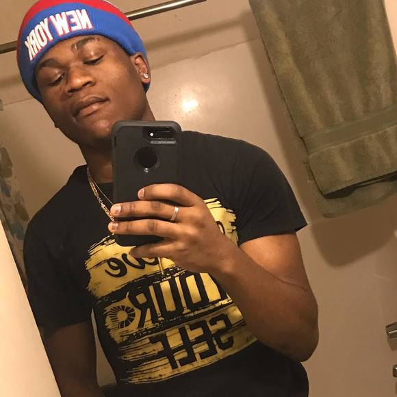 Profile Picture of Chigozie Uwakwe (@chigozieuwakwe) on Poshmark