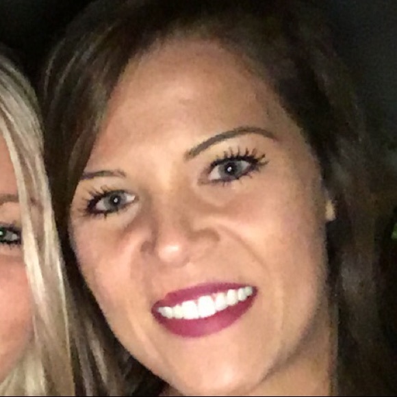 Profile Picture of Haley Vowell (@haleyvowell) on Poshmark