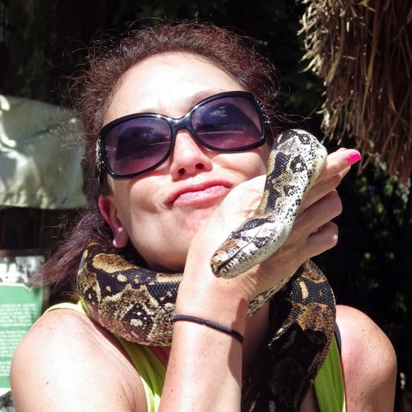 Profile Picture of Lana Schlotfeldt (@lanaschlotfeldt) on Poshmark