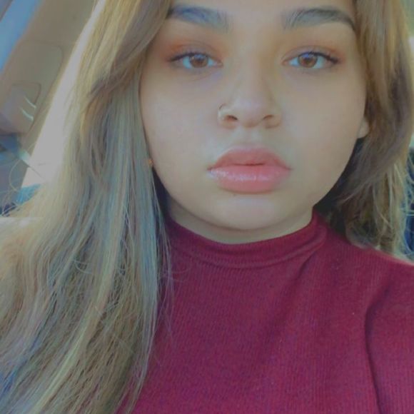 Profile Picture of Isabel Valladares (@i_valladares) on Poshmark