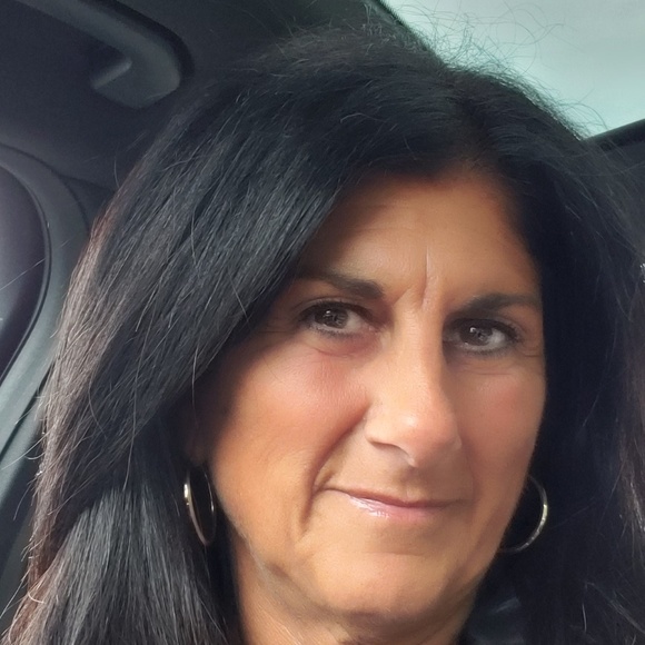 Profile Picture of Joanne Aiello (@joanne2734) on Poshmark