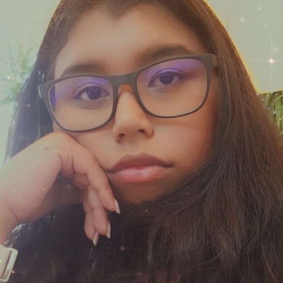 Profile Picture of Kat Emdee (@luxxkat) on Poshmark