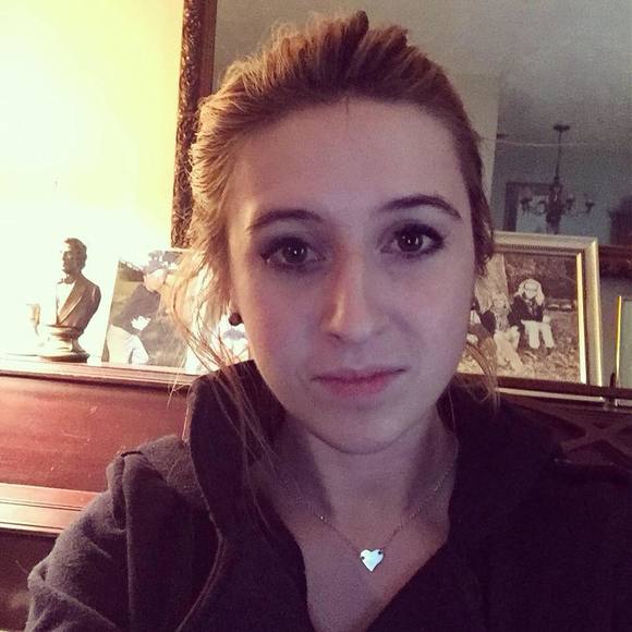 Profile Picture of Savannah Singleton (@savannah_1996) on Poshmark