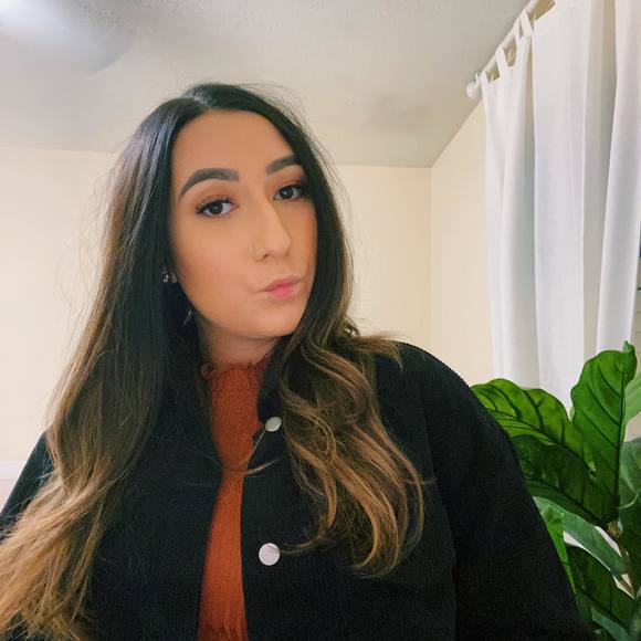 Profile Picture of Alexis Solarez (@alexissolarez) on Poshmark