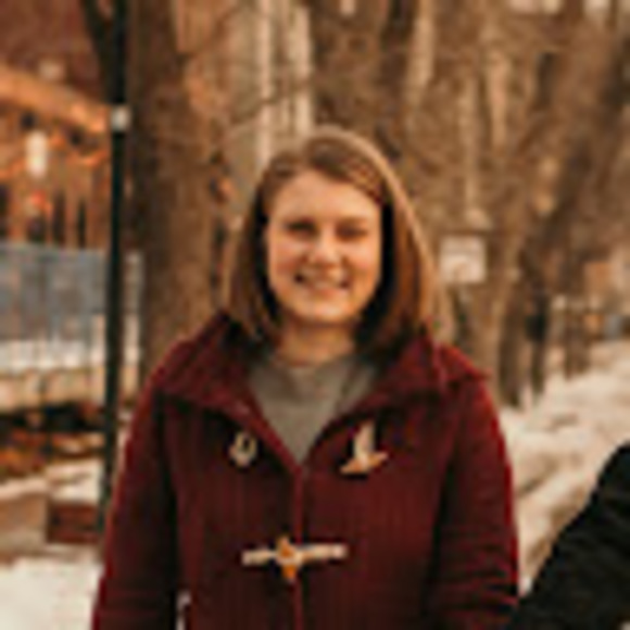 Profile Picture of Briana Laughlin (@brianalaughlin) on Poshmark