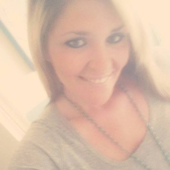 Profile Picture of Erika Hazouri (@jadenmendez11) on Poshmark