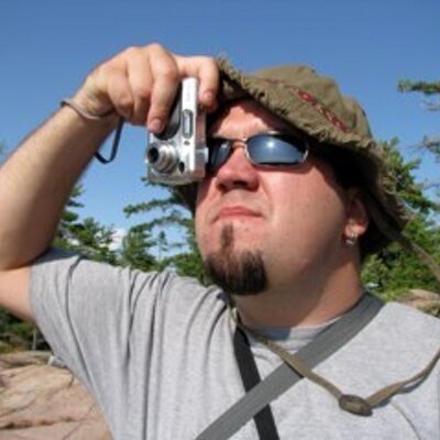 Profile Picture of Ken Arsenault (@Khenic) on Twitter