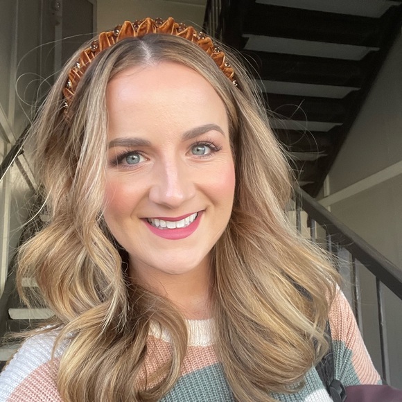 Profile Picture of Adriane Richey (@aorichey10) on Poshmark