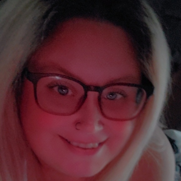 Profile Picture of Samantha Stansbury (@samanthastansbu) on Poshmark