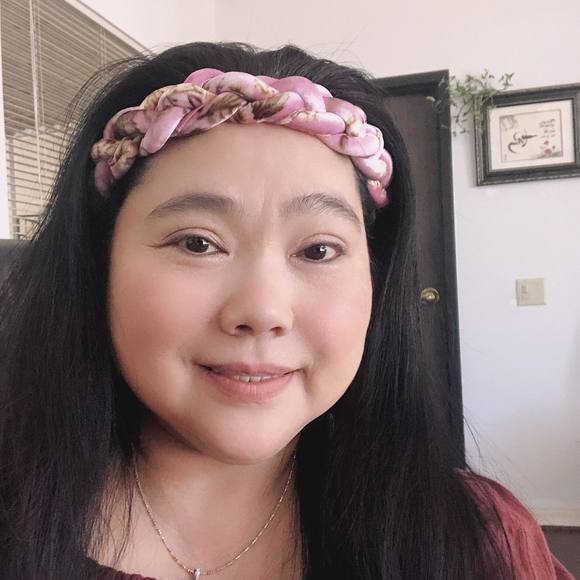 Profile Picture of Nancy Huynh (@moonduong3) on Poshmark