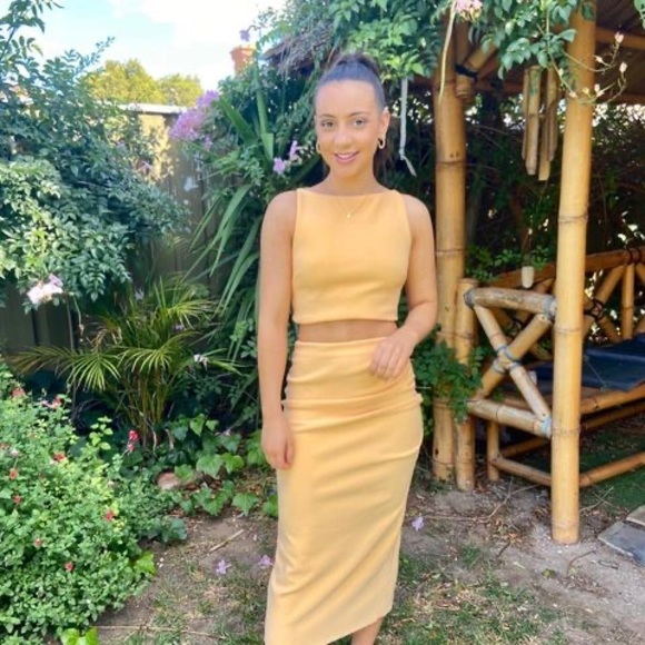 Profile Picture of Julia Damato (@jfdamato2001) on Poshmark