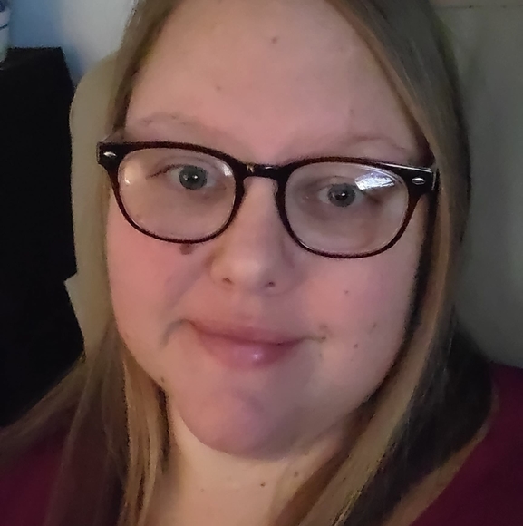 Profile Picture of Celia Mullins (@celia_mullins) on Poshmark