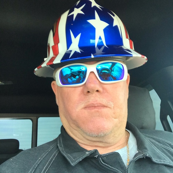 Profile Picture of Johnny Ashcraft (@johnnyashcraft) on Poshmark