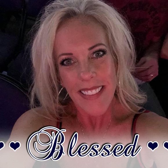 Profile Picture of Lori Leidner (@bopbals) on Poshmark