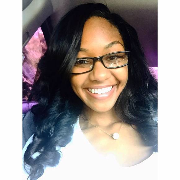 Profile Picture of Renada Chisholm (@chishorb) on Poshmark