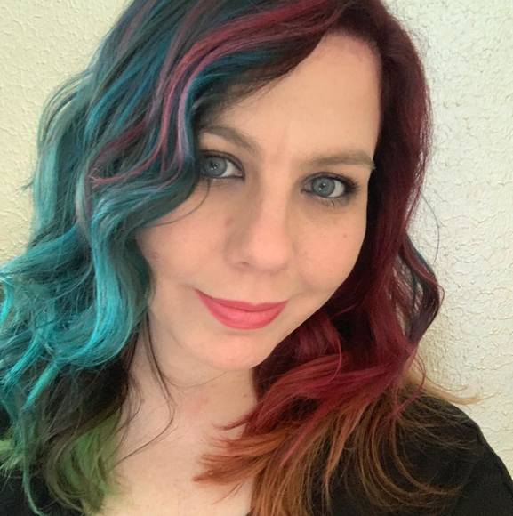 Profile Picture of Loni Stelle (@lonistelle) on Poshmark