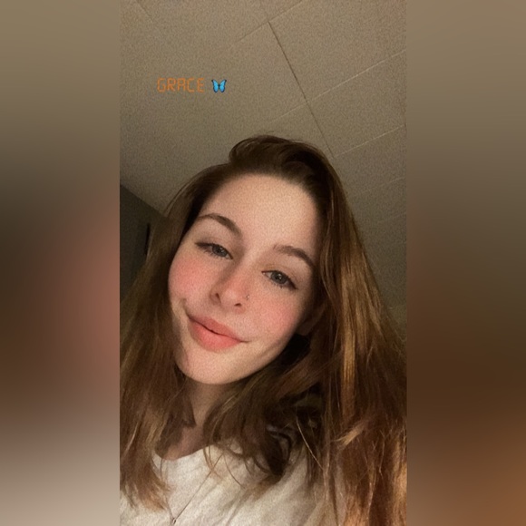 Profile Picture of Grace Chennells (@gracechennells) on Poshmark
