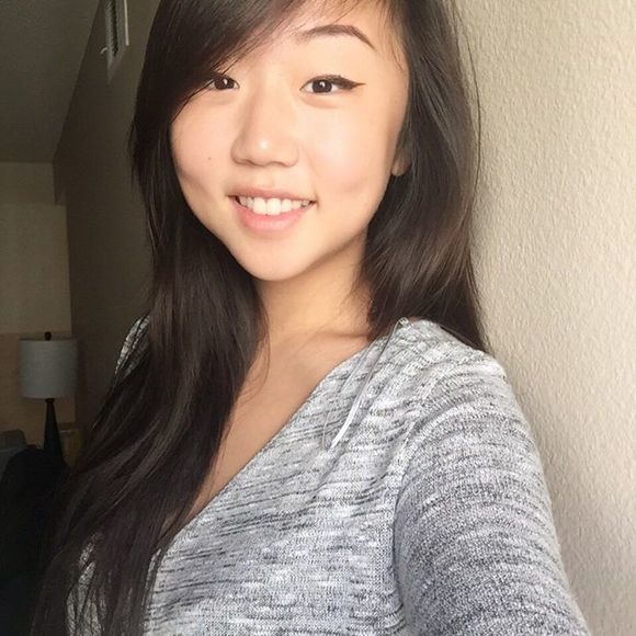 Profile Picture of Jeesoo Kim (@gsuuu) on Poshmark