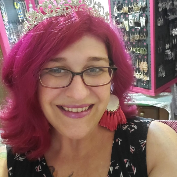 Profile Picture of Shannon Auchenbach (@troubleauch) on Poshmark