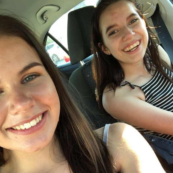 Profile Picture of L Day (@hulalauren2001) on Poshmark