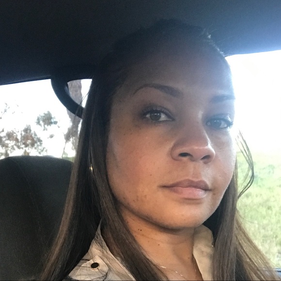 Profile Picture of De paula Casey (@dey_dey) on Poshmark