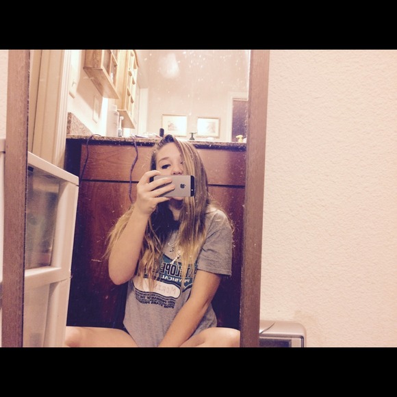 Profile Picture of Destiny Morino (@destinymorino) on Poshmark