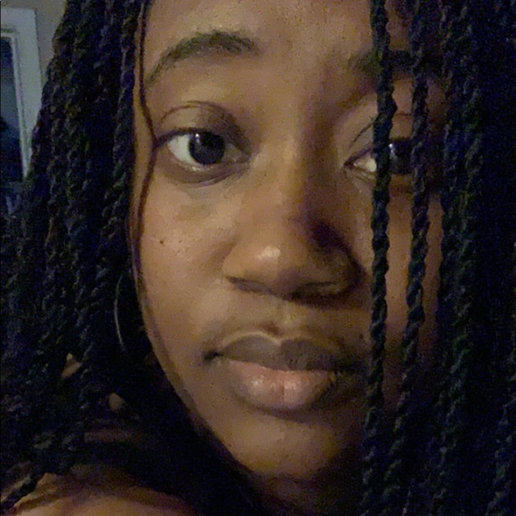 Profile Picture of Ashley Synone (@ashleysymone35) on Poshmark