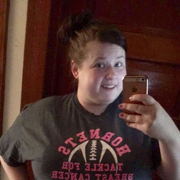 Profile Picture of Sara Helser (@pirrellowife) on Poshmark