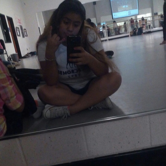 Profile Picture of Vianey Morales (@viny_vere) on Poshmark