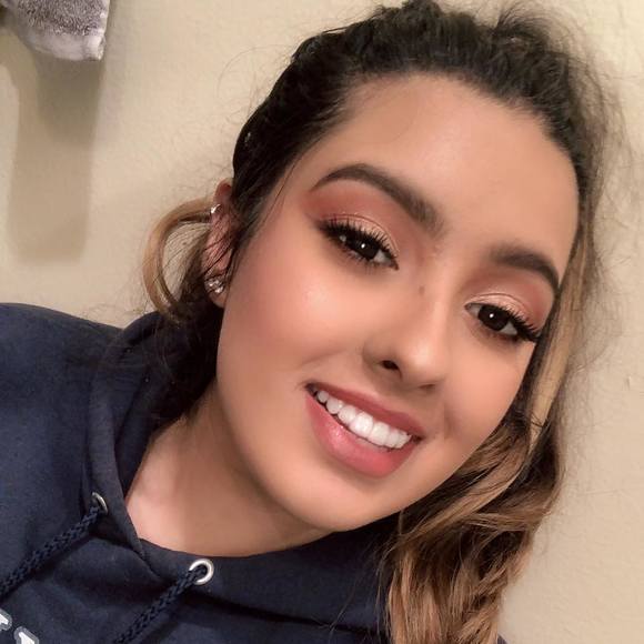Profile Picture of Karren Cuadras (@karreen0) on Poshmark